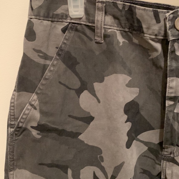 Wrangler size 34x30” camo cargo pants - Picture 4 of 7
